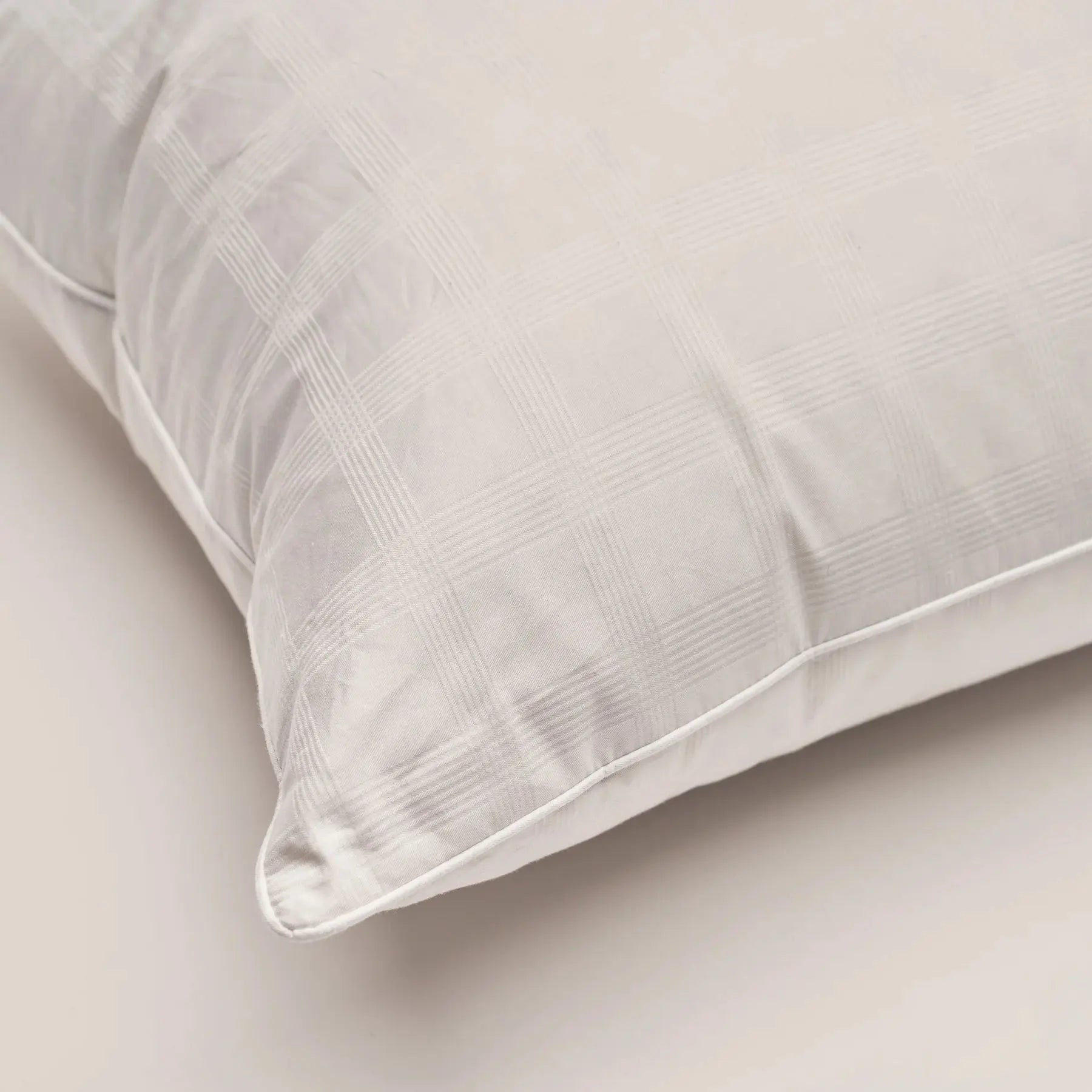 Vispring English Duck Down and Feather Luxury Pillow Vispring