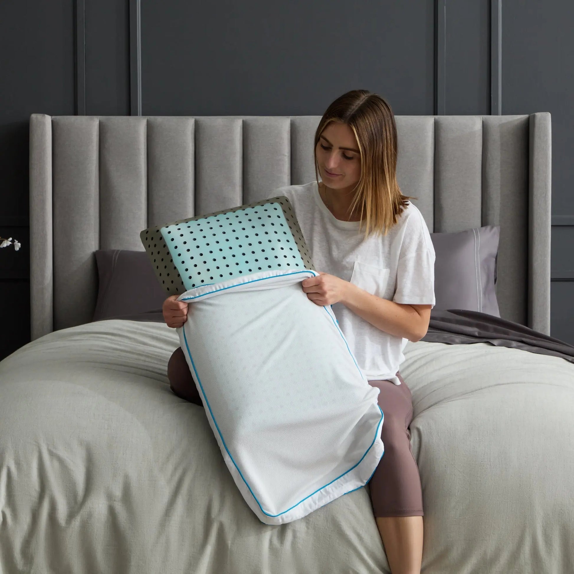 CarbonCool® LT + OmniPhase® Pillow Malouf
